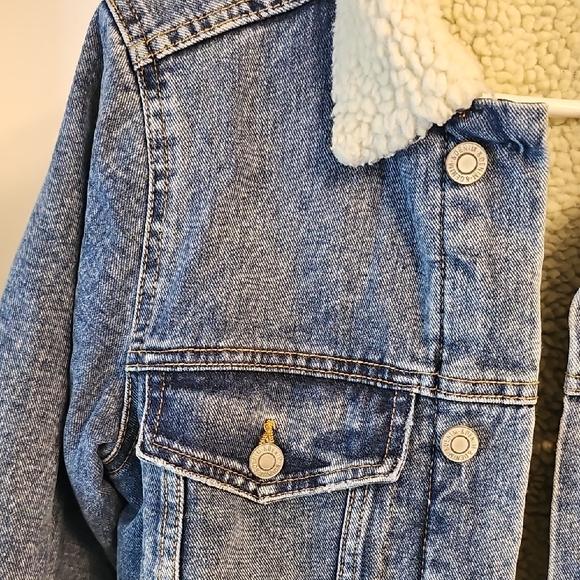 Women's Blue Denim Jacket with Sherpa Lining - Picture 3 of 5